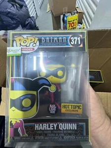 Funko Pop! Vinyl: DC Universe - Harley Quinn (Black Light Glow) - Hot Topic... - Picture 1 of 4