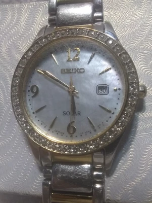 Seiko Solar Quartz Watch V137-0AA0 MOP Dial Date Crystal Ring New Bat Woks !!! - Image 1 of 4