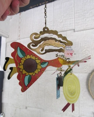 Silvestri Karen Rossi Fantasiful Flights Jardinería Niña Metal Adorno Colgante Foto 1 de 4