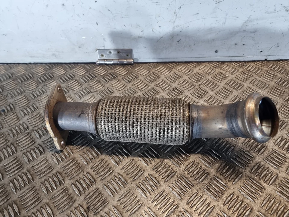 Mercedes Clase A tubo de escape descendente A200 2015 W176 A180 Foto 1 de 4