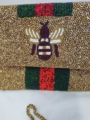 Bolso sin asas Queen Bee Versona con cuentas dorado verde rojo bandolera correa dorada  Foto 1 de 4