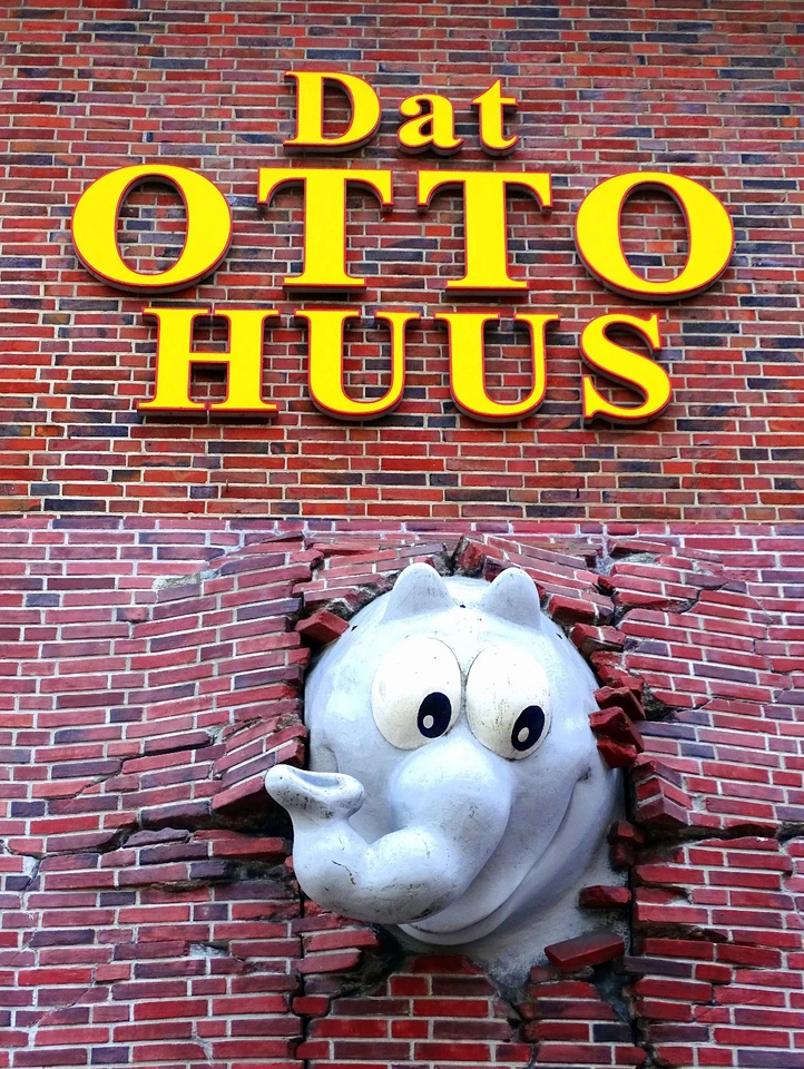 Emden fridge magnet – Dat Otto Huus – Ottifant East Frisia - Image 1 of 1