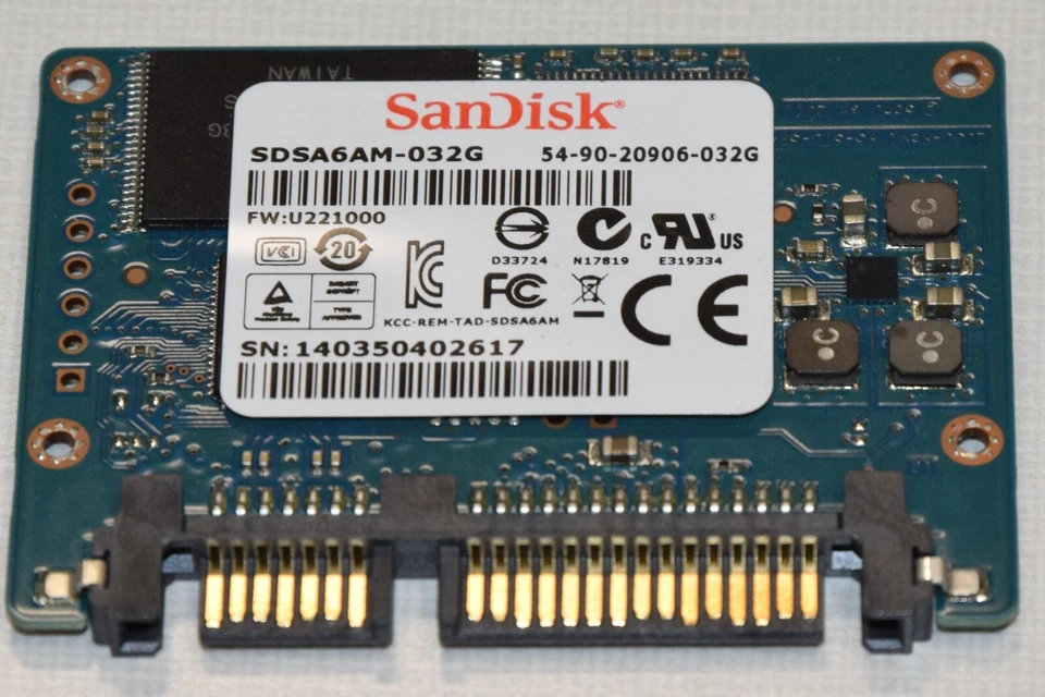Sandisk U110 SDSA6AM-032G 54-90-20906-032G 32GB 半超薄 SATA 固态硬盘 — 第 1/1 张图片