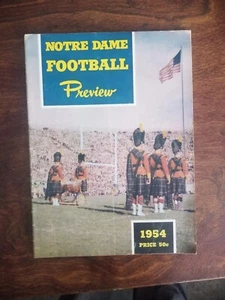 1954 NOTRE DAME NCAA FOOTBALL PREVIEW 1954 EDITION RARE FIGHTING IRISH HORNUNG - Picture 1 of 3