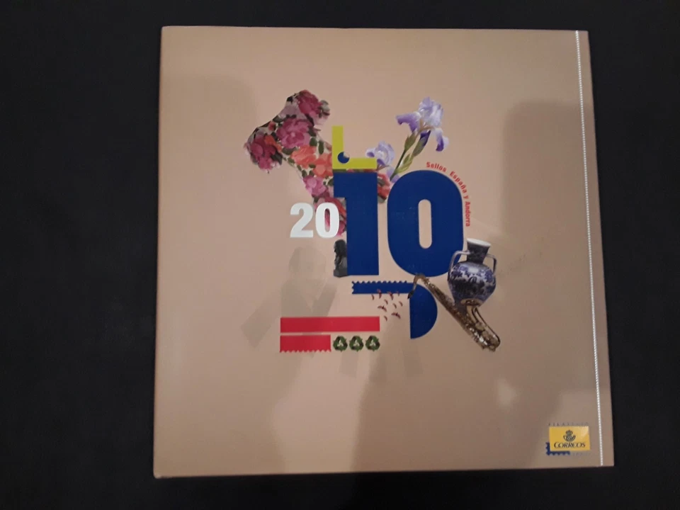 Libro sellos España 2010- vacío sin sellos casi como nuevo- con filoestuches - Imagen 1 de 1