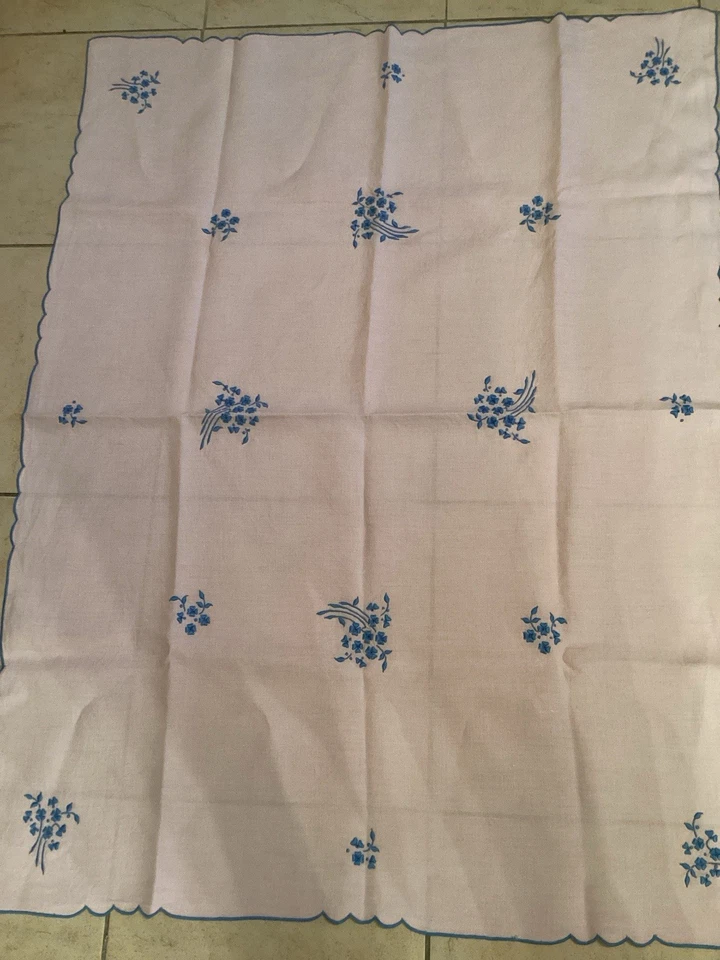 Ravissante Nappe En Lin Rose Brodée Main Trèfles Bleus 85x114  - Photo 1/4