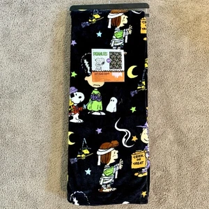 Peanuts Snoopy Halloween Throw Blanket 50” X 70” Charlie Brown Trick or Treat - Picture 1 of 4