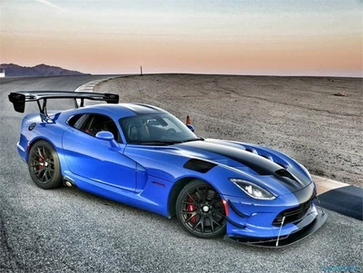 2017 Dodge Viper ACR azul com listras pretas em escala 1:18 por AUTOart - Imagem 1 de 4