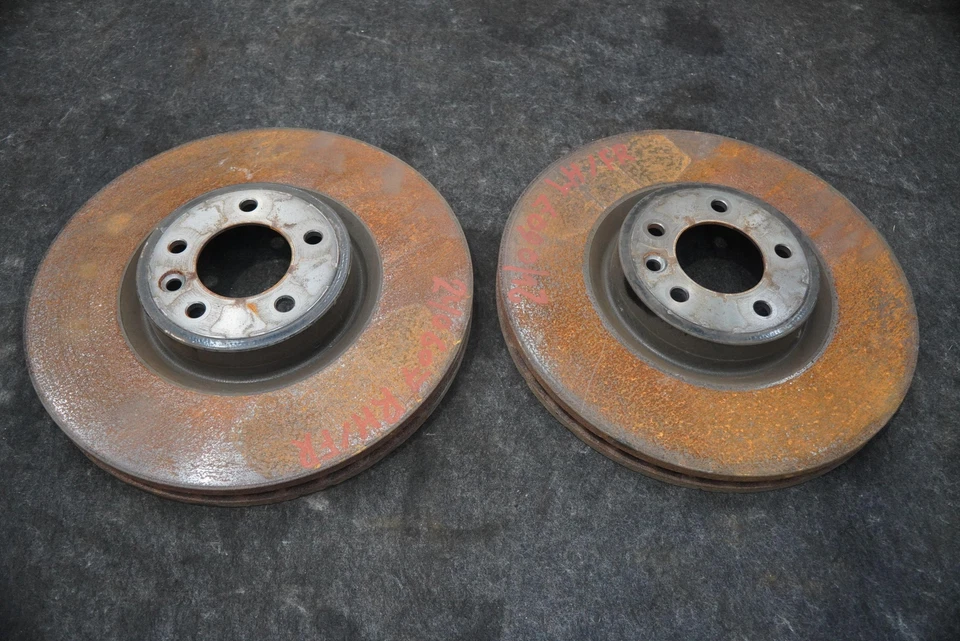 Комплект из 2 передних левых правых дисковых тормозов с ротором LR161894 Land Rover Defender L663 2023 - Изображение 1 из 4