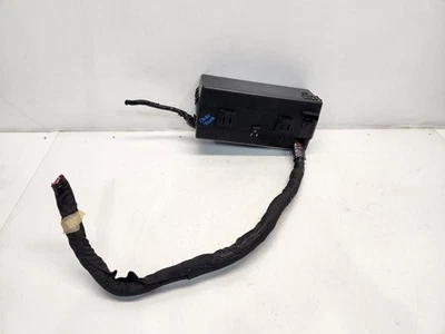 Dodge Charger 2013 (3,6 L/AT/TRACCIÓN TRASERA) caja de fusibles montada en el maletero  Foto 1 de 4