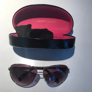 Victoria Secret PINK UNFORGETTABLE Sunglasses w/ Case Excellent Condition - Picture 1 of 10