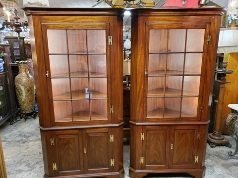 HENKEL HARRIS MAHOGANY LARGE CORNER CABINET - BEAUTIFUL Cover