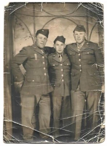 Vintage Old 1940s WWII Era Photo of 3 American GIs in Uniform One VERY YOUNG Man - Picture 1 of 1