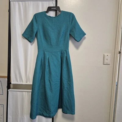 H&M Green Textured Midi Dress Size AU8 Short Sleeves - image 1 of 4