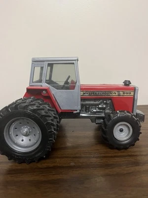 Massey-Ferguson 699 1985 Special Edition Die-Cast Tractor 1:16 - Image 1 of 4