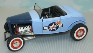 1/18,  Custom 1932 Ford Roadster, a displayed piece , may need cleaning ,street - Picture 1 of 6