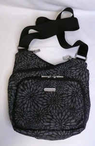 Baggallini Umhängetasche schwarz grau Blumenmuster verstellbarer Riemen - Bild 1 von 12