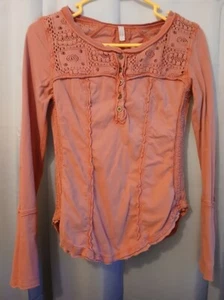FREE PEOPLE Shell Lace Henley T-shirt Top XS Pink Scoop neck Gold Coast LS - Picture 1 of 9