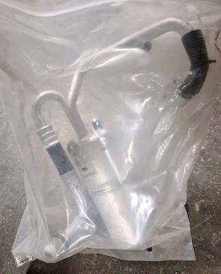 A/C Accumulator with Hose Assembly 4 Seasons 83089 - Image 1 of 4