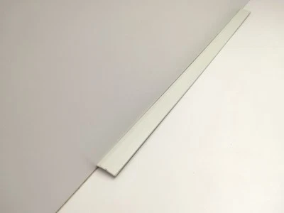 Volvo V70 03-07 XC70 05-09 S60 2001-2007 moldura delantera derecha blanco OEM 39987419 Foto 1 de 4