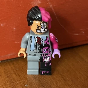 Lego Minifigure From Set Two-Face Double Demolition 70915 Batman sh395 EUC DC - Picture 1 of 4