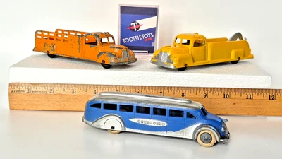 LOTE DE 3 JUGUETES TOOTSIE VINTAGE, REMOLQUE, ESTACA, GALGO Foto 1 de 4