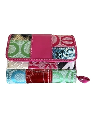 Cartera Aeropostale Rosa Caliente Patchwork NUEVA Ranuras para Tarjetas de Crédito, Identificación, Facturas y Cambio Foto 1 de 4