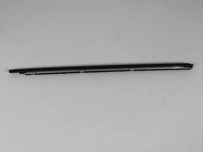 Оригинальный молдинг для ремня передней двери Mopar справа 4805322AD - Изображение 1 из 4