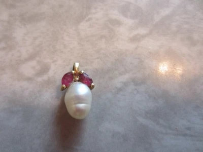 Pre-owned genuine pearl and ruby pendant hallmarked 14K (585) STUNNING - Image 1 of 4