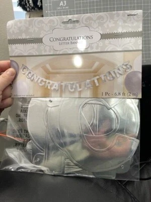 Banner con letras de papel aluminio grande plateado "Felicitaciones" 6,8 pies. Suministro de fiesta ¡¡Nuevo!!! Foto 1 de 2