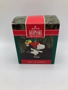 Hallmark KEEPSAKE Ornament PEANUTS Snoopy and Woodstock 1992 Ice Skating - Picture 1 of 4