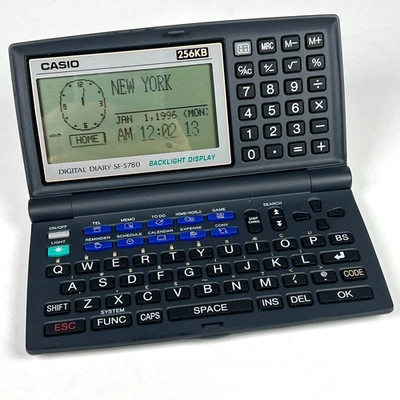 Tested ✅ - Casio Digital Diary SF-5780 256KB - QWERTY Backlight Display - Bild 1 von 4