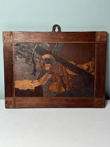 Vintage 1957 handgefertigtes intarsiertes Holzbild 8 "X10" Jesus trägt Kreuz - Bild 1 von 5