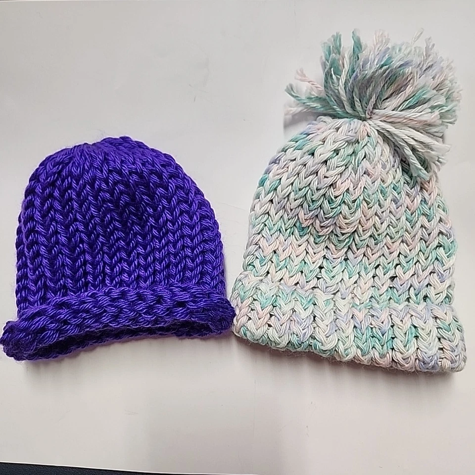 Hecho a mano recién nacido X2 púrpura tejido ganchillo sombrero muñeca bebé renacido Foto 1 de 1