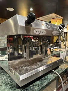 commercial coffee machine - Picture 1 of 5