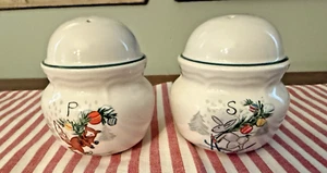 International China Stoneware Country Christmas Salt and Pepper Shakers Vintage - Picture 1 of 5