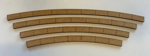 Radius 4 gebogener eingleisiger Gehweg. 2mm 10er Set. Spur OO/HO - Bild 1 von 2
