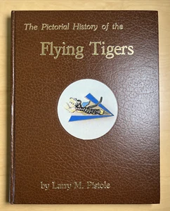 Pictorial History of the Flying Tigers by Larry Pistole Inscribed/Autographed - Imagen 1 de 24