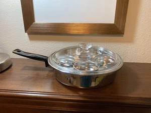 VTG CORNING USA 5 POACHED EGG PAN WITH GLASS LID - Picture 1 of 12
