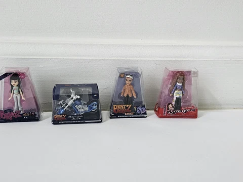 Zuru Surprise Lot of 3 BRATZ Mini Dolls & Motorcycle RARE! Cover