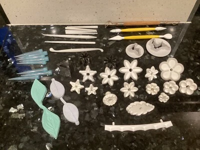 HERRAMIENTAS SUGARCRAFT, AYUDAS DE TEXTURA, CORTADORES, ETC. - Imagen 1 de 4