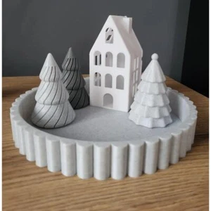 Weihnachtsszene mit Bäumen, Haus mit inklusive Teelicht, Tablett - Bild 1 von 6