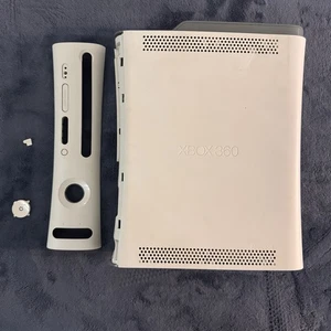 Console Microsoft Xbox 360 per ricambi e riparazioni funzionante custodia rotta - Foto 1 di 6