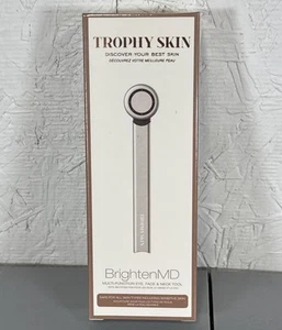 Casa rodante Trophy Skin Brighten MD herramienta multifunción ojos cara y cuello NUEVA $40 - Imagen 1 de 4