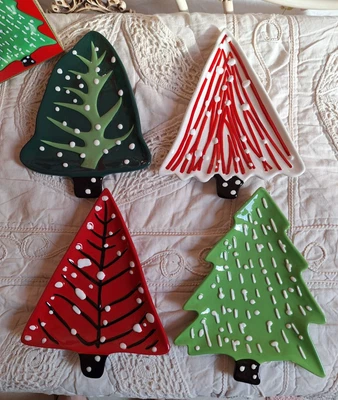 Juego de 4 platos de árbol de Navidad FESTIVE FOREST Boston Warehouse rústico campo Foto 1 de 3