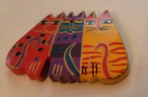 Firmado LAUREL BURCH Trío Colgante Adorno Adorno Rojo Púrpura Amarillo Oro - Imagen 1 de 4
