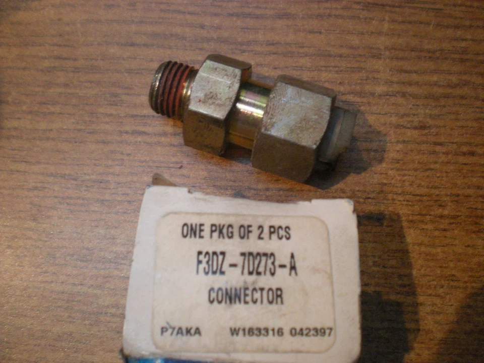 Nuevo de Lote Antiguo 1993 1994 1995 Ford Taurus Axod Enfriador de Aceite Conector de Tubo Foto 1 de 1