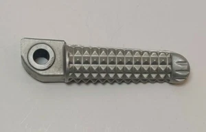 Yamaha YZF R6 R1 VMAX Right Rear Passenger Foot Peg Step OEM 5JJ-27441-10-00 - Picture 1 of 8