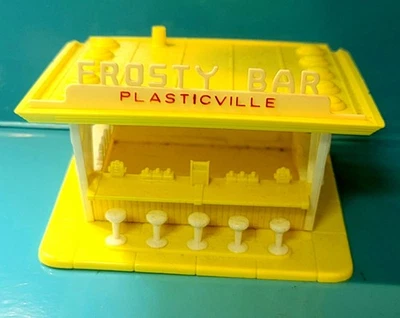 CB50: Vintage Plasticville Frosty Bar - Yellow / White *Glued (No Box) - Image 1 of 2