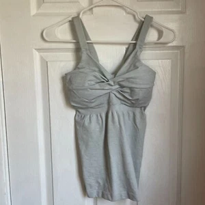Camiseta sin mangas Athleta gris con torsión delantera ropa deportiva sujetador incorporado talla S entrenamiento para mujer - Imagen 1 de 5